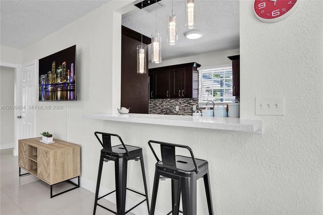 6452 Custer St, Hollywood, FL 33024