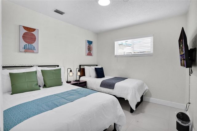 6452 Custer St, Hollywood, FL 33024