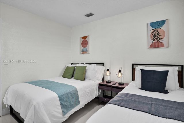 6452 Custer St, Hollywood, FL 33024