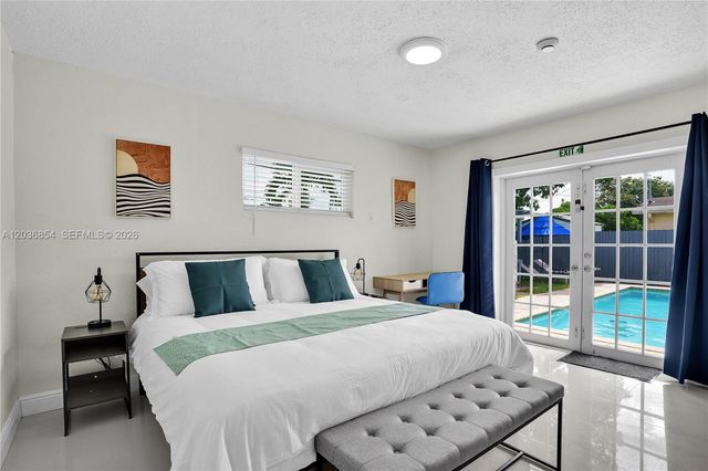 6452 Custer St, Hollywood, FL 33024