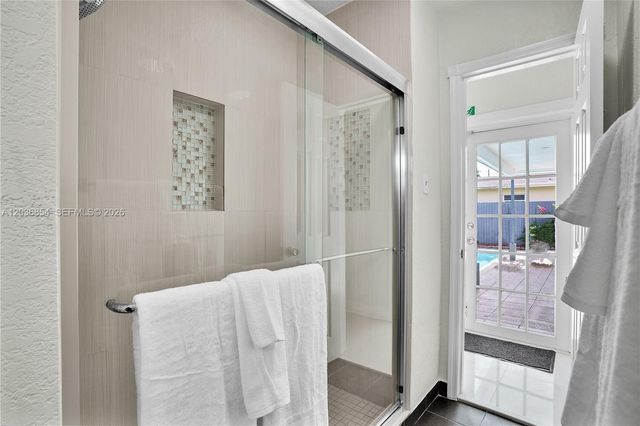 6452 Custer St, Hollywood, FL 33024