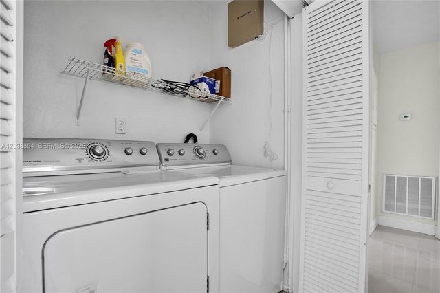 6452 Custer St, Hollywood, FL 33024