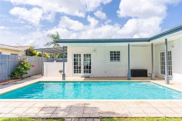 6452 Custer St, Hollywood, FL 33024