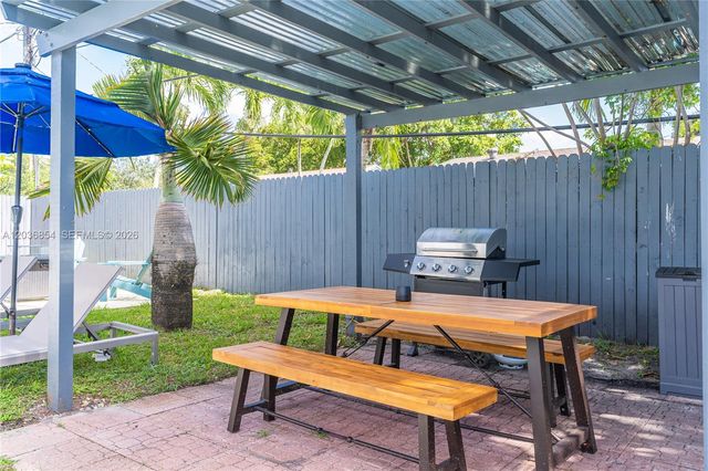 6452 Custer St, Hollywood, FL 33024