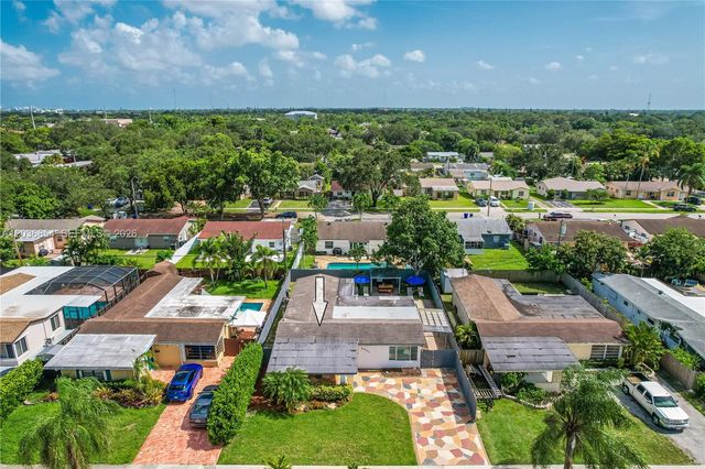 6452 Custer St, Hollywood, FL 33024