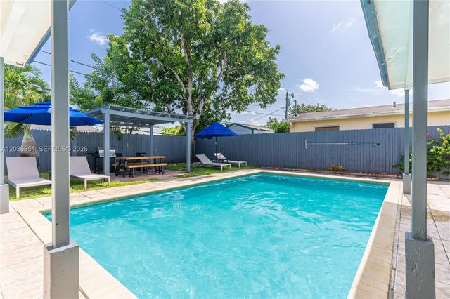 6452 Custer St, Hollywood, FL 33024