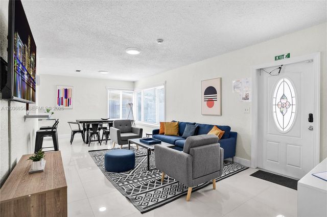 6452 Custer St, Hollywood, FL 33024