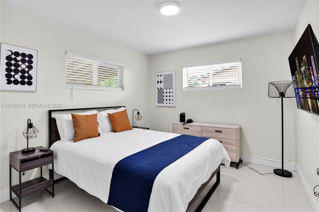 6452 Custer St, Hollywood, FL 33024