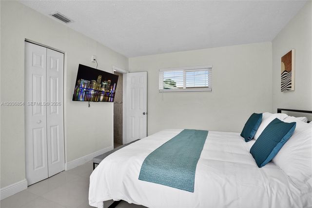 6452 Custer St, Hollywood, FL 33024