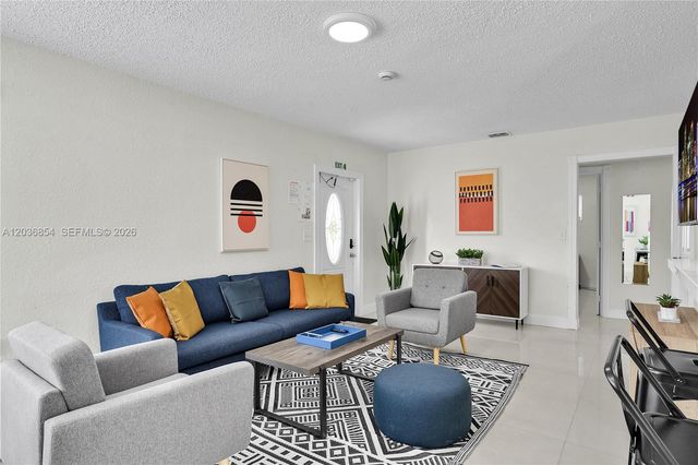 6452 Custer St, Hollywood, FL 33024