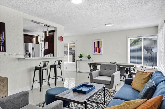 6452 Custer St, Hollywood, FL 33024