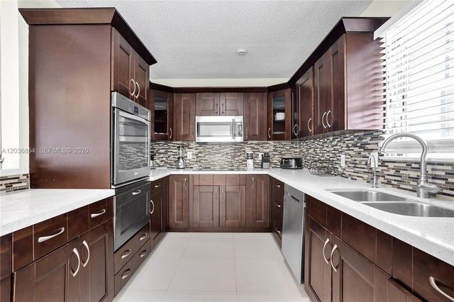 6452 Custer St, Hollywood, FL 33024
