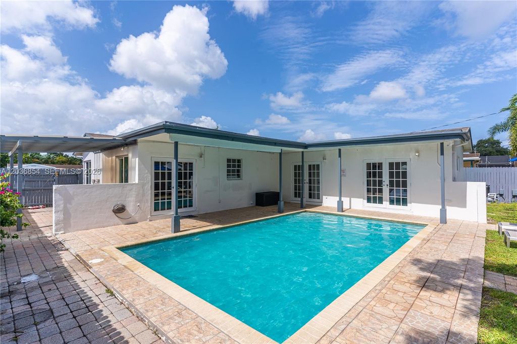 6452 Custer St, Hollywood, FL 33024