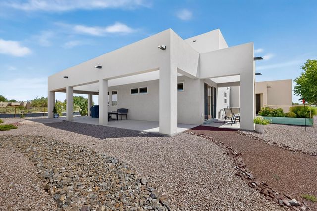 90 Camino De Claudio, Corrales, NM 87048