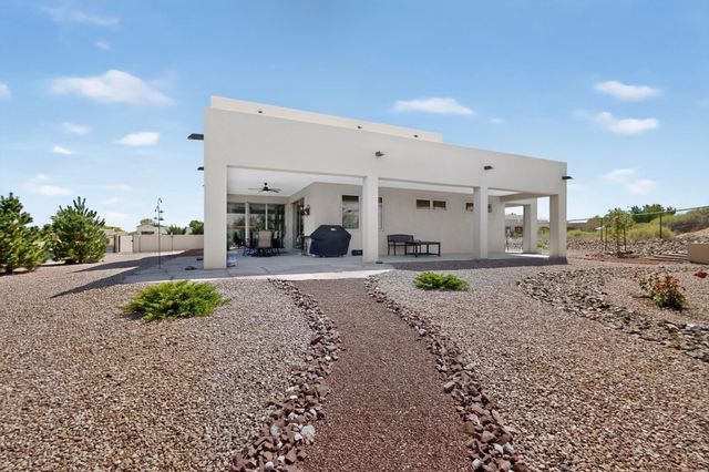 90 Camino De Claudio, Corrales, NM 87048