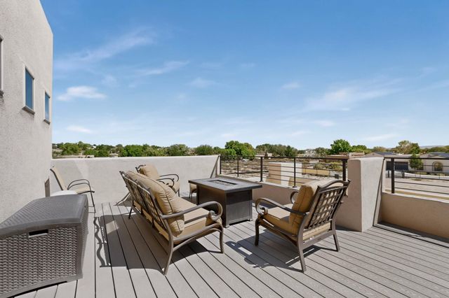 90 Camino De Claudio, Corrales, NM 87048