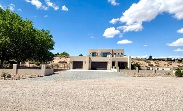 90 Camino De Claudio, Corrales, NM 87048
