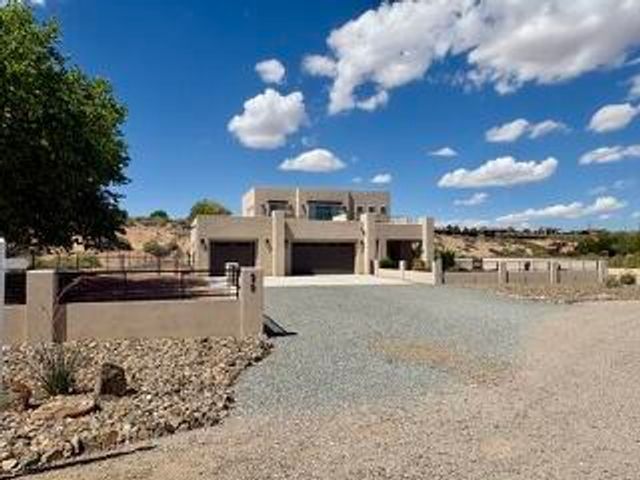 90 Camino De Claudio, Corrales, NM 87048