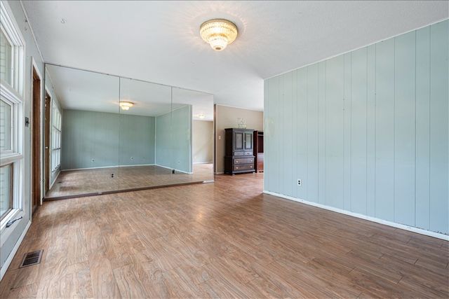 110 Shelton Drive, Eureka Springs, AR 72632