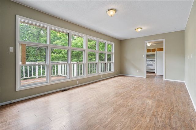 110 Shelton Drive, Eureka Springs, AR 72632