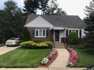 7 Clarissa Drive, Hicksville, NY 11801