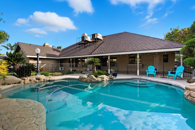 2923 S Johnson Street, Visalia, CA 93277