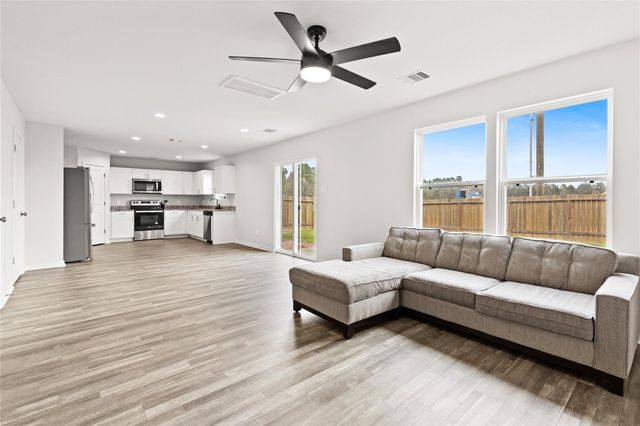 105 Avalon Drive, Huntsville, TX 77320