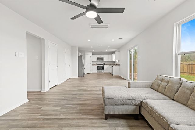 105 Avalon Drive, Huntsville, TX 77320