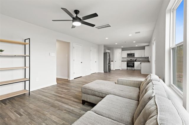 105 Avalon Drive, Huntsville, TX 77320