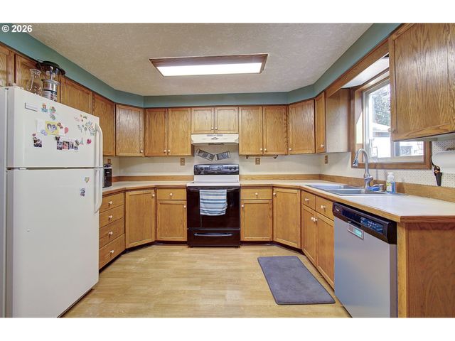 230 PRIMROSE Rd, Kelso, WA 98626
