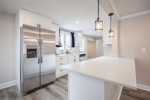 27 Woodside Lane, Greece, NY 14616