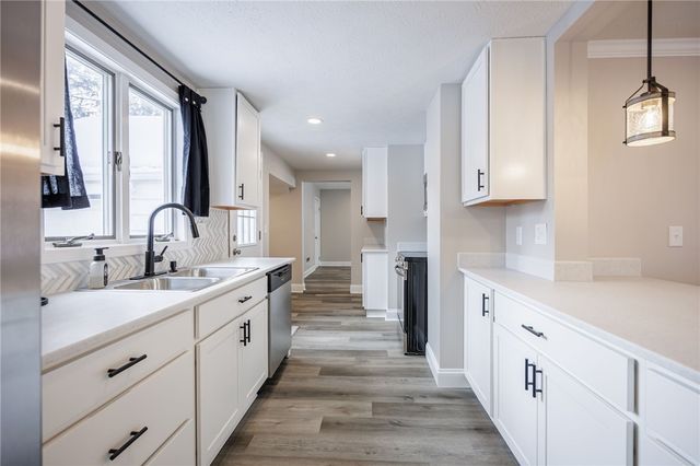 27 Woodside Lane, Greece, NY 14616