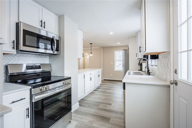 27 Woodside Lane, Greece, NY 14616