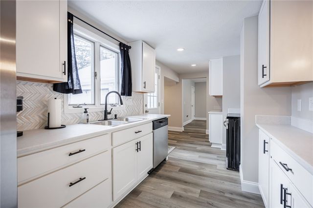 27 Woodside Lane, Greece, NY 14616