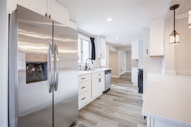 27 Woodside Lane, Greece, NY 14616