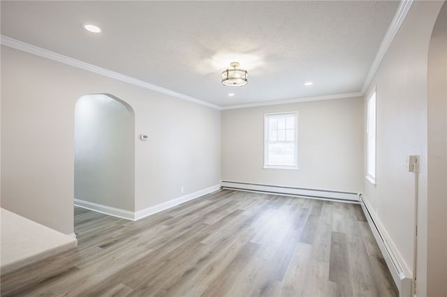 27 Woodside Lane, Greece, NY 14616