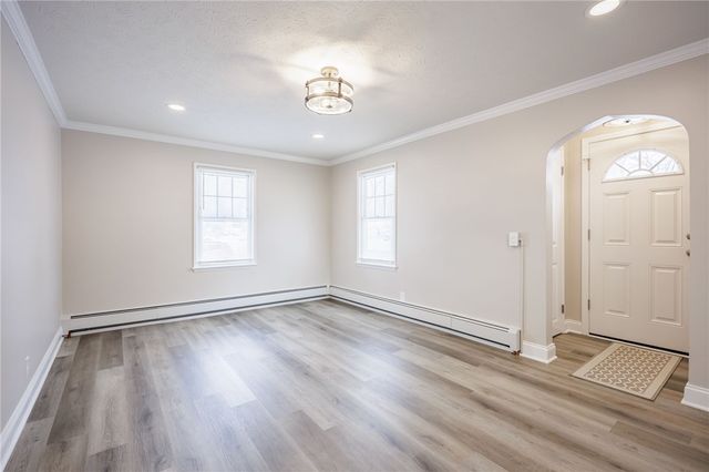 27 Woodside Lane, Greece, NY 14616