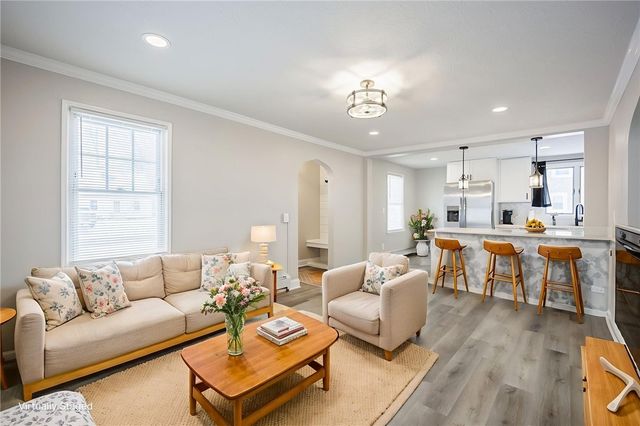 27 Woodside Lane, Greece, NY 14616