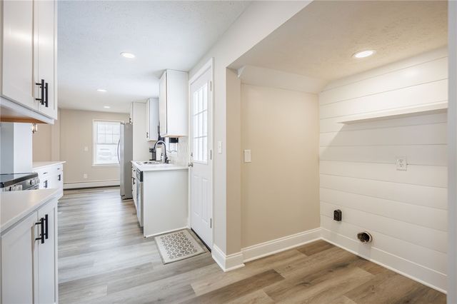 27 Woodside Lane, Greece, NY 14616