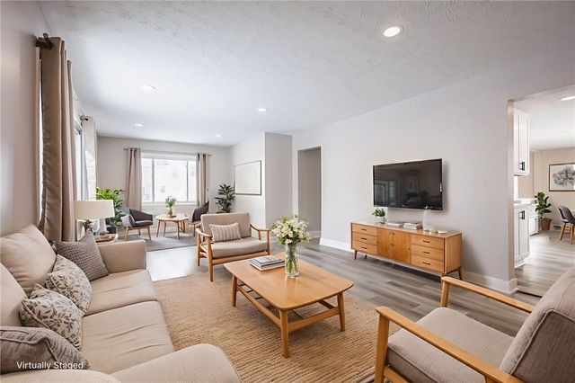 27 Woodside Lane, Greece, NY 14616