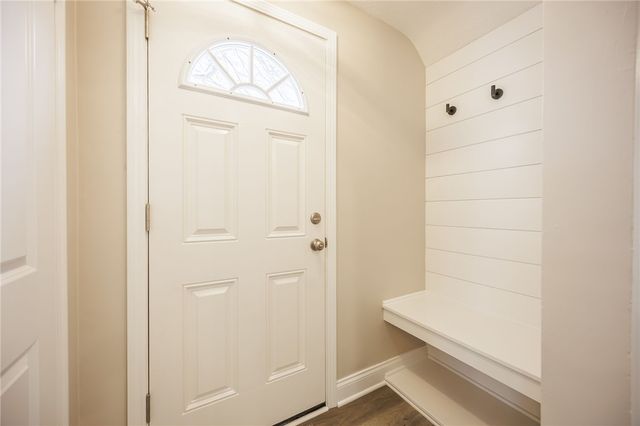 27 Woodside Lane, Greece, NY 14616