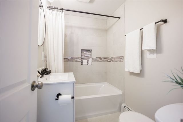 27 Woodside Lane, Greece, NY 14616