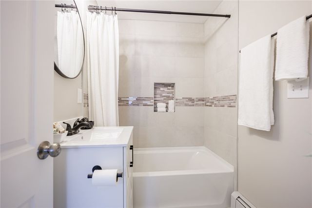 27 Woodside Lane, Greece, NY 14616