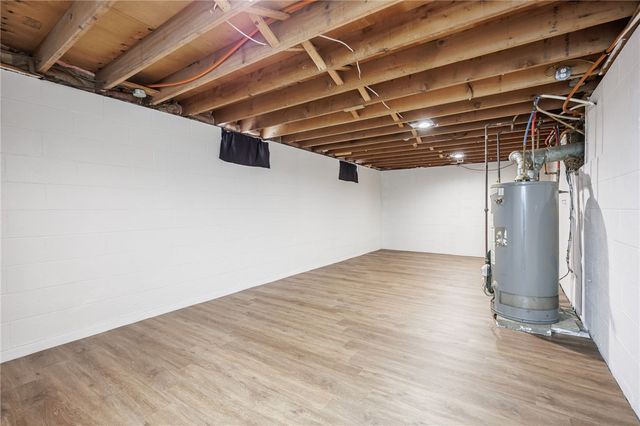 27 Woodside Lane, Greece, NY 14616