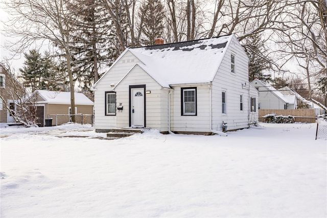 27 Woodside Lane, Greece, NY 14616