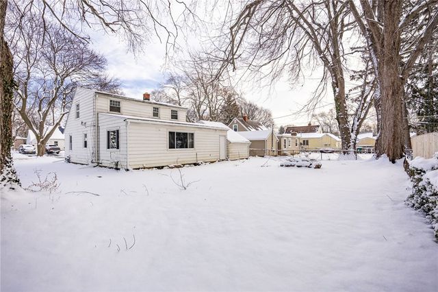 27 Woodside Lane, Greece, NY 14616