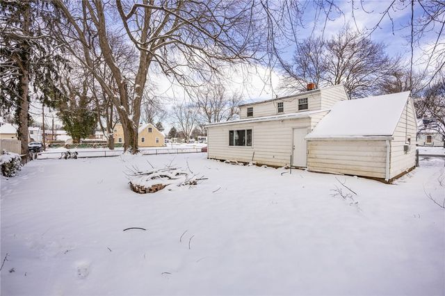 27 Woodside Lane, Greece, NY 14616