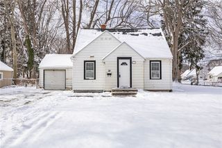 27 Woodside Lane, Greece, NY 14616