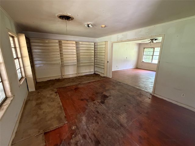 1301 N Vauthier Lane, La Marque, TX 77568