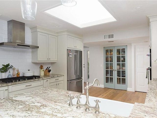 711 Royal Palm Place, Vero Beach, FL 32960